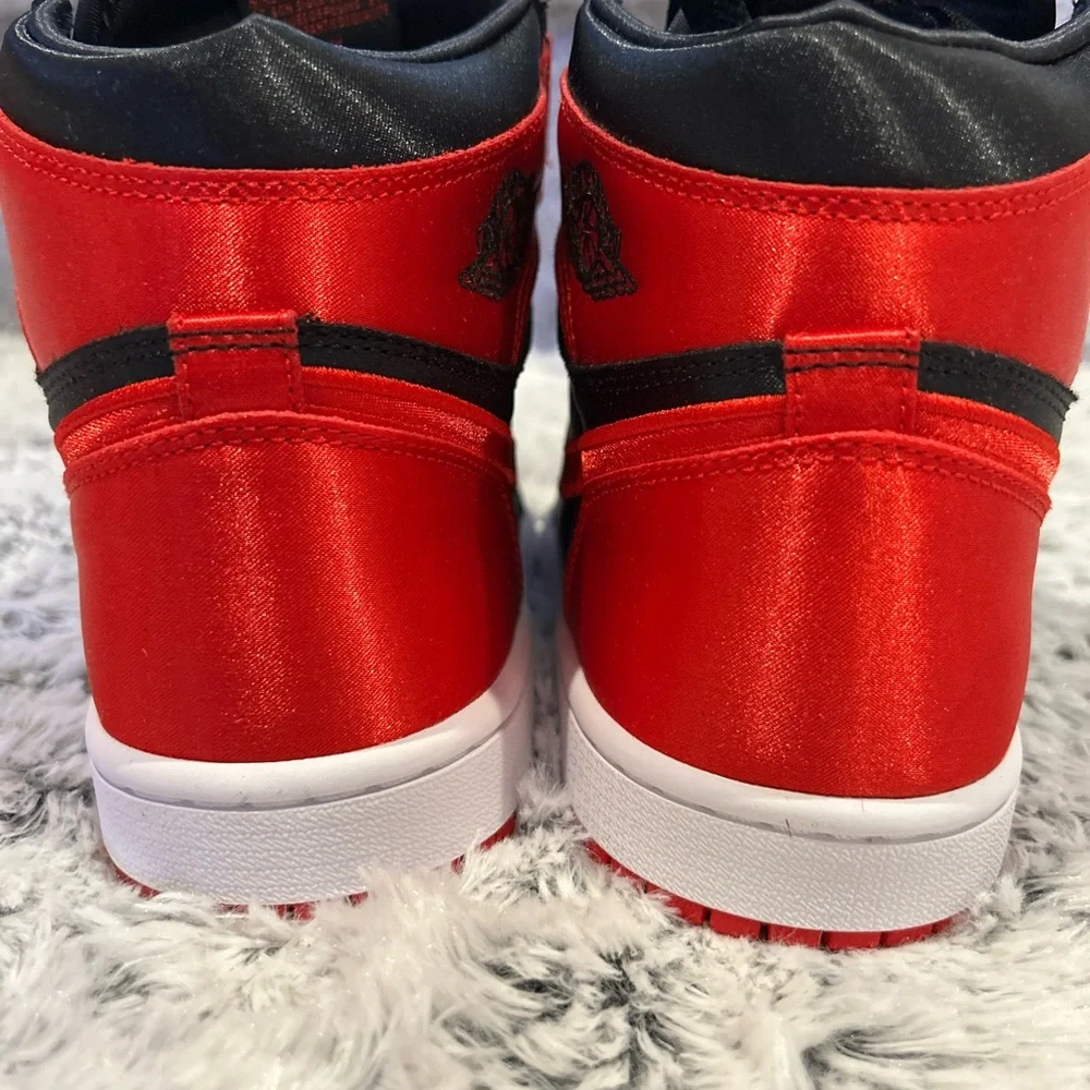 Women’s Air Jordan 1 retro Hi OG Satin edition - Picture 4 of 7